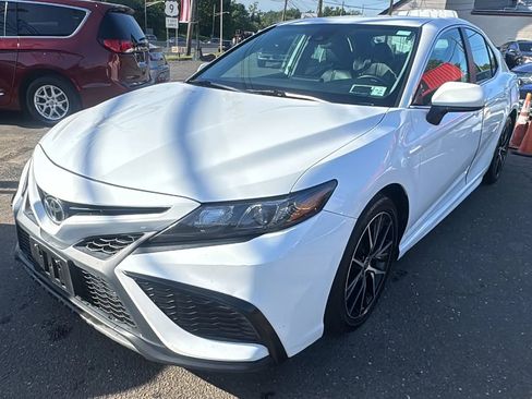Used 2021 Toyota Camry SE FWD image 1