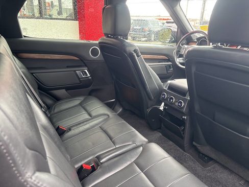 Used 2017 Land Rover Discovery HSE image 17