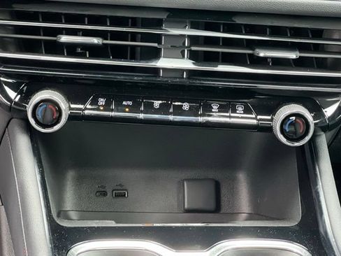 New 2026 Chevrolet Traverse Z71 w/ Enhanced Driving Package AWD/4WD image 8