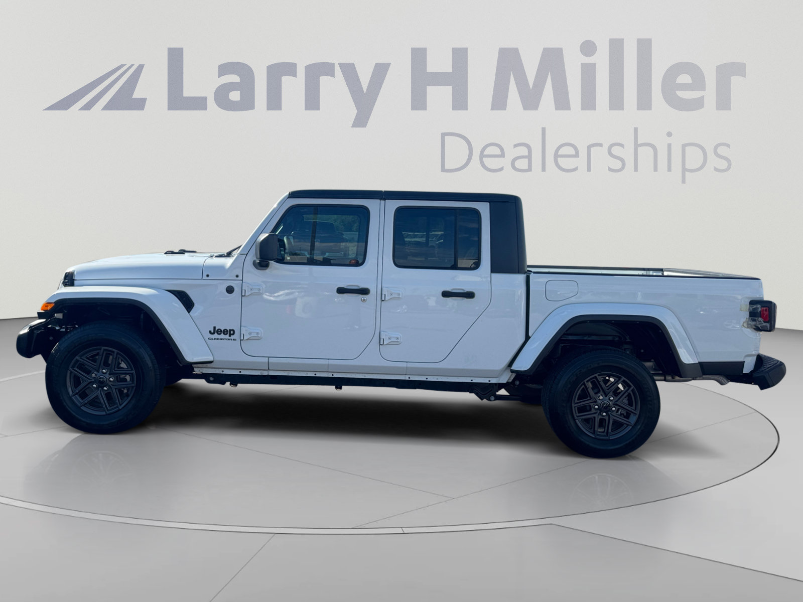 Used 2024 Jeep Gladiator Sport AWD/4WD image 2