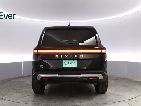 Used 2024 Rivian R1S Adventure image 15