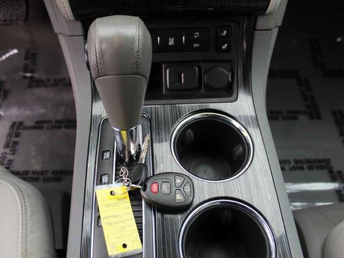 Used 2017 Chevrolet Traverse LT FWD image 22