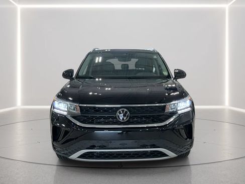 Used 2023 Volkswagen Taos SE w/ Panoramic Sunroof Package AWD/4WD image 9