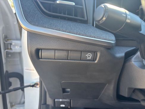 Used 2025 Nissan Kicks SV image 32