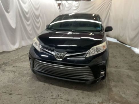 Used 2018 Toyota Sienna XLE FWD image 15