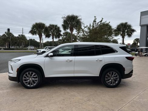 Used 2025 Buick Enclave Preferred image 6