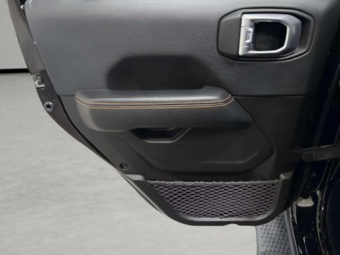Used 2022 Jeep Wrangler Unlimited Sahara AWD/4WD image 12