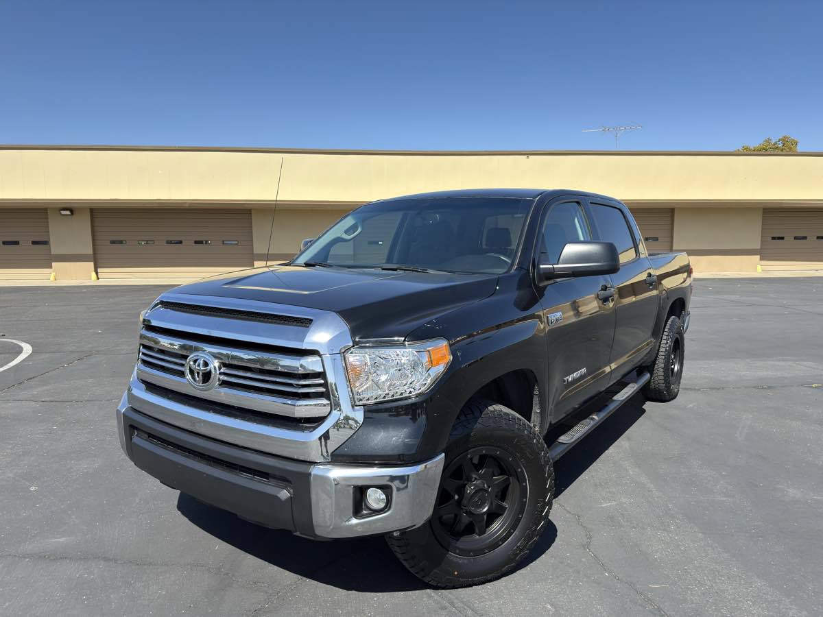 Used 2016 Toyota Tundra SR5 w/ SR5 Upgrade Package AWD/4WD image 3