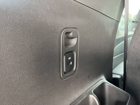 Used 2023 Chevrolet Traverse LT FWD image 19