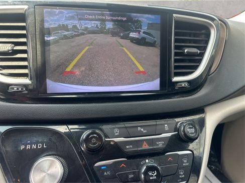 Used 2022 Chrysler Voyager LX FWD image 32