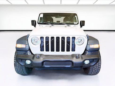 Used 2021 Jeep Gladiator Sport AWD/4WD image 2