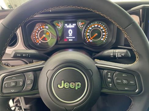 Used 2024 Jeep Gladiator Sport image 15