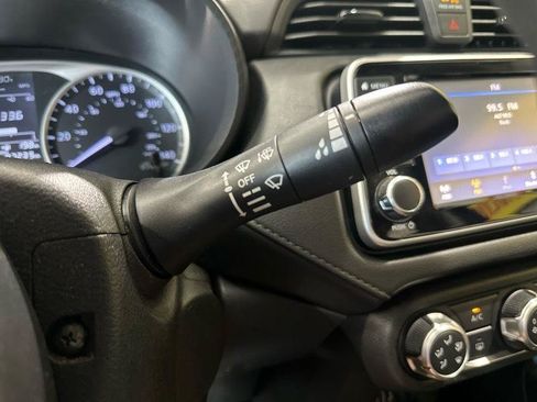 Used 2021 Nissan Versa S FWD image 17