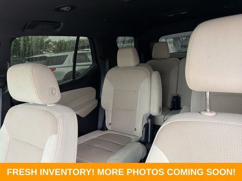 Used 2022 Chevrolet Traverse LT image 8