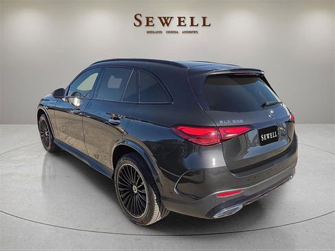 Used 2023 Mercedes-Benz GLC 300 4MATIC image 3