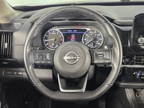 Used 2025 Nissan Pathfinder SV FWD image 22