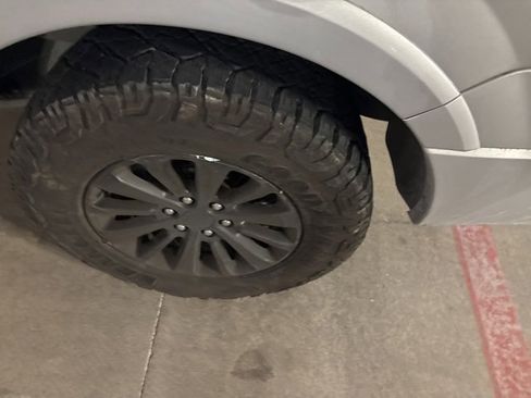 Used 2015 Ford Expedition XLT image 5