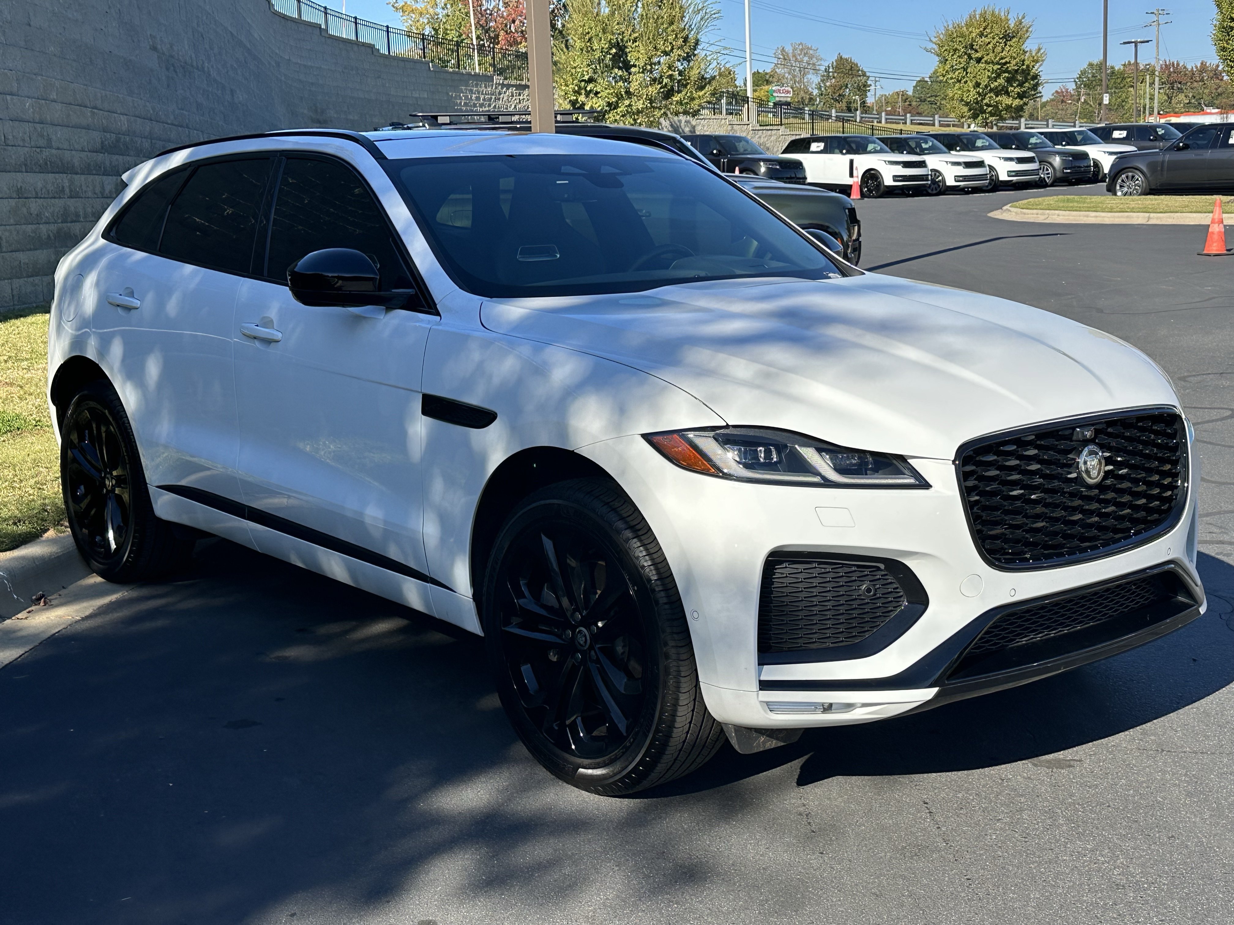 Certified 2026 Jaguar F-PACE R-Dynamic S AWD/4WD image 9