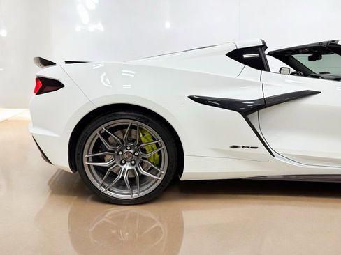 Used 2023 Chevrolet Corvette Z06 image 15