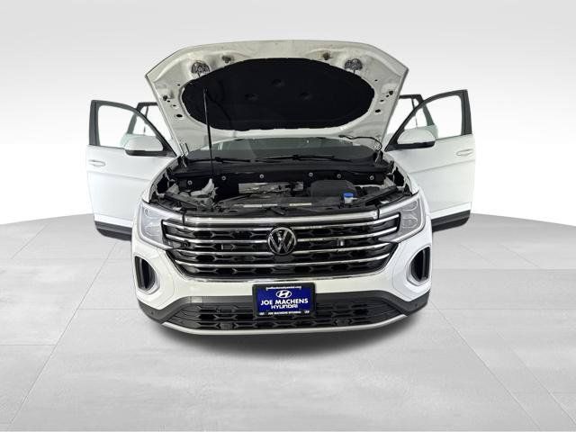 Used 2024 Volkswagen Atlas SE w/ Black Wheel Package AWD/4WD image 13