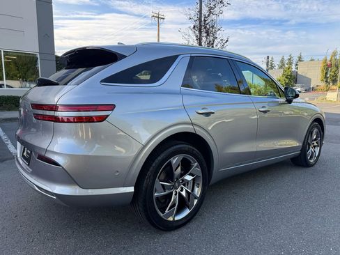 Used 2024 Genesis Electrified GV70 image 11