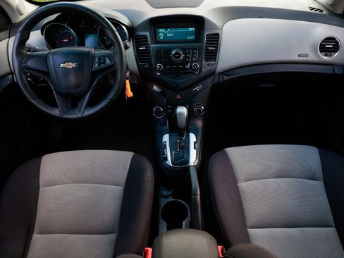 Used 2015 Chevrolet Cruze LS image 2