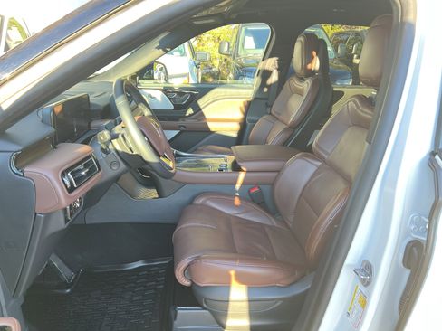 Used 2025 Lincoln Aviator Reserve w/ Equipment Group 201A image 16