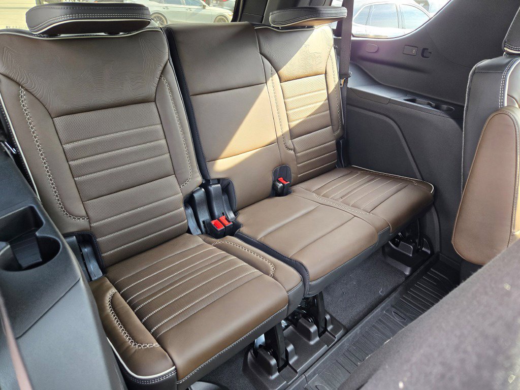 New 2027 GMC Yukon Denali Ultimate w/ LPO, Floor Liner Package AWD/4WD image 25