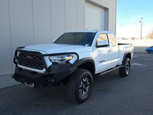 Used 2022 Toyota Tacoma TRD Off-Road image 1