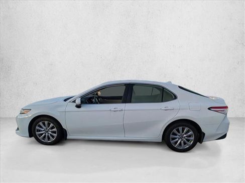 Used 2019 Toyota Camry LE image 8