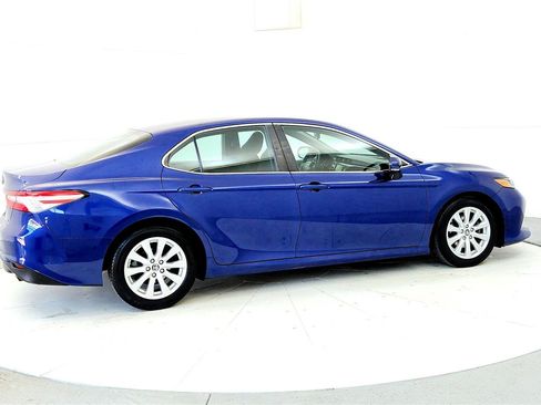 Certified 2018 Toyota Camry LE w/ Convenience Package image 6