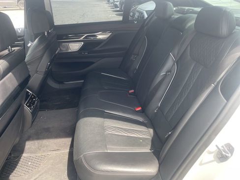 Used 2018 BMW 750i xDrive image 10