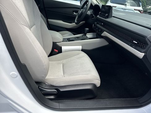 Used 2023 Honda Accord EX image 14