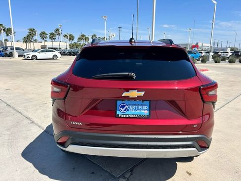 Used 2025 Chevrolet Trax LT w/ Driver Confidence Package image 6