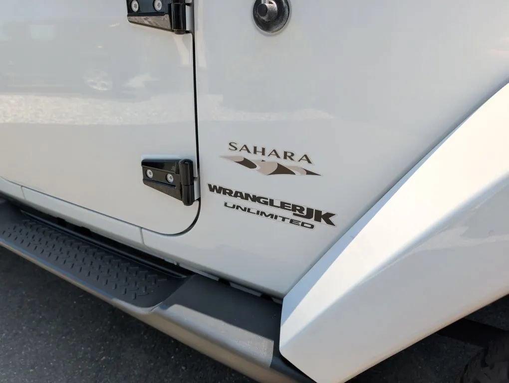 Used 2018 Jeep Wrangler Unlimited Sahara AWD/4WD image 13