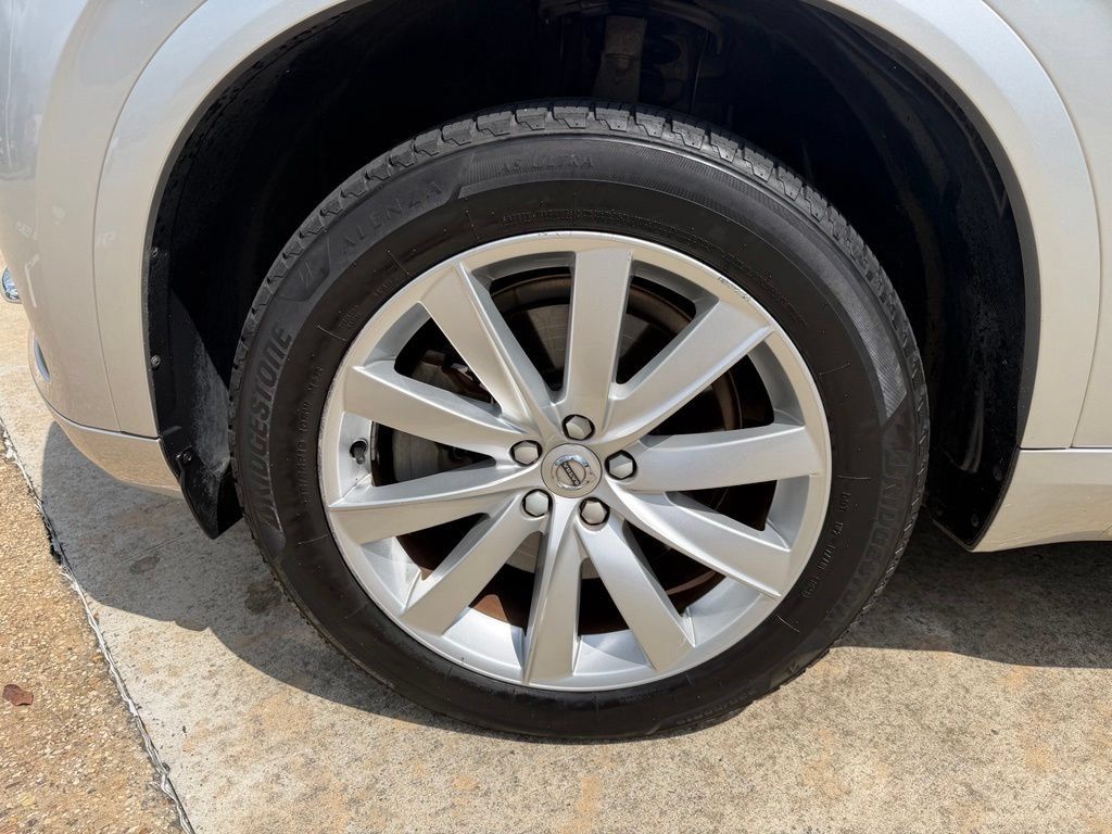 Used 2017 Volvo XC90 T6 Momentum w/ Vision Package AWD/4WD image 8