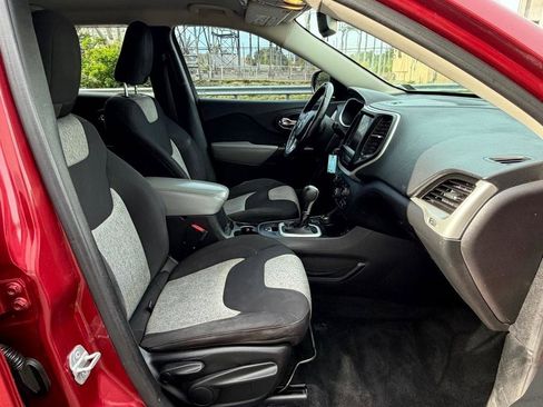 Used 2014 Jeep Cherokee Latitude AWD/4WD image 13