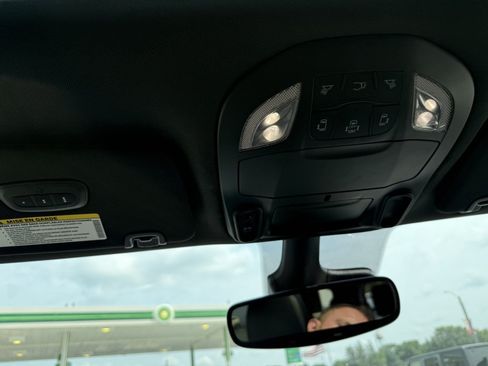 Used 2026 Chrysler Pacifica Limited FWD image 30