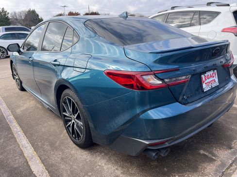 Used 2025 Toyota Camry SE image 10