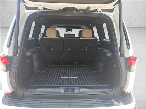 Used 2024 Lexus GX 550 AWD/4WD image 5