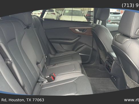 Used 2020 Audi Q8 Prestige w/ Prestige Package image 39