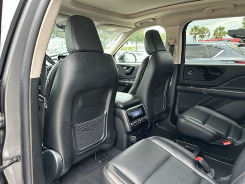 Used 2023 Lincoln Aviator Reserve AWD/4WD image 18