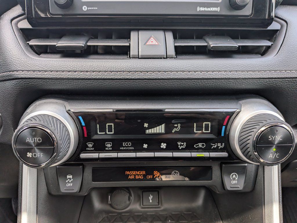 Used 2022 Toyota RAV4 XLE w/ Convenience Package FWD image 21