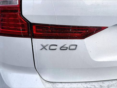 Certified 2023 Volvo XC60 T8 Plus image 30