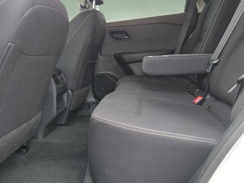 Used 2023 Nissan Rogue S image 19