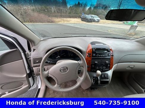 Used 2007 Toyota Sienna XLE image 28