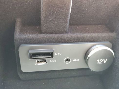 Used 2019 Land Rover Range Rover Evoque SE image 27