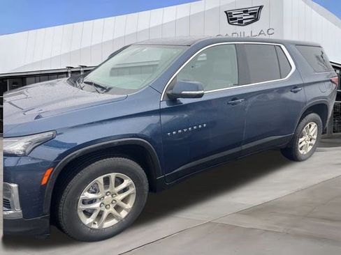 Used 2023 Chevrolet Traverse LS w/ Safety Package image 2