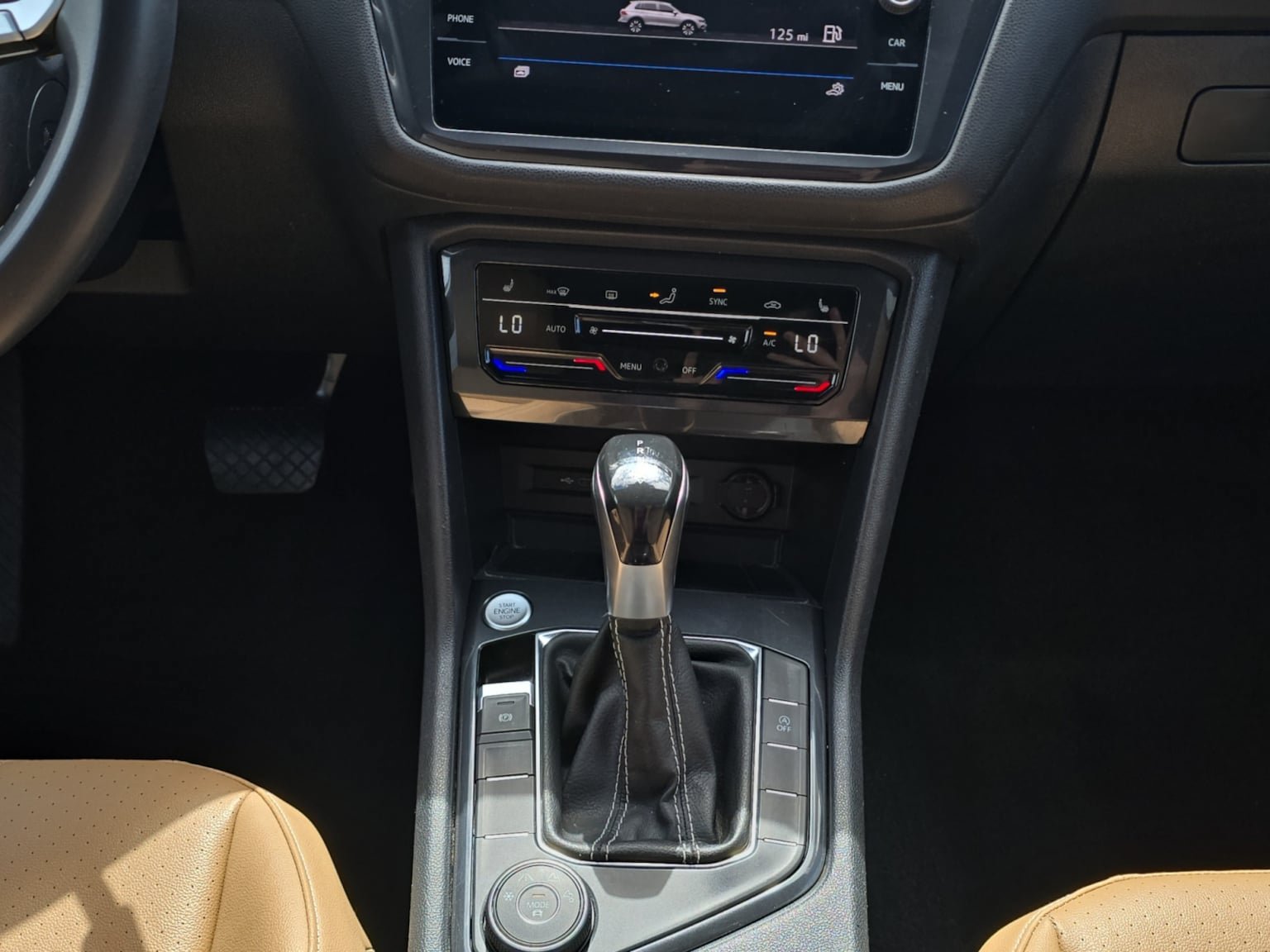 Used 2023 Volkswagen Tiguan SE AWD/4WD image 15