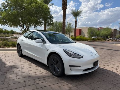 Used 2019 Tesla Model 3 Standard Range RWD image 1